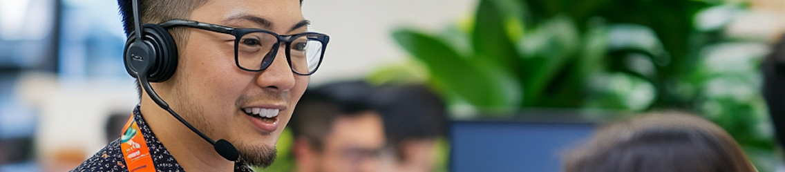 Smiling man with glasses and headset, looking right | Admin Outsourcing | Parallel Outsourcing